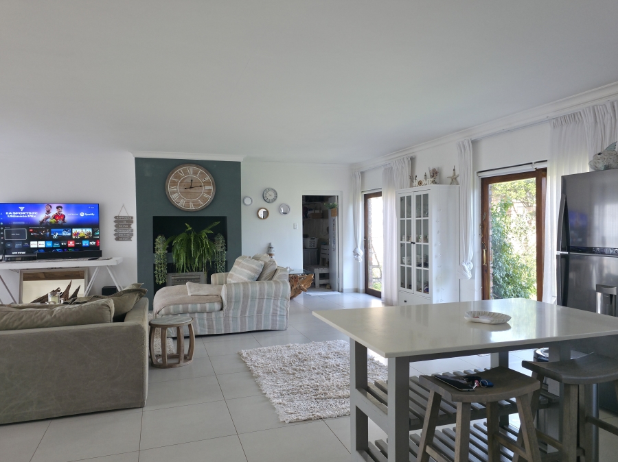 3 Bedroom Property for Sale in Wavecrest Eastern Cape